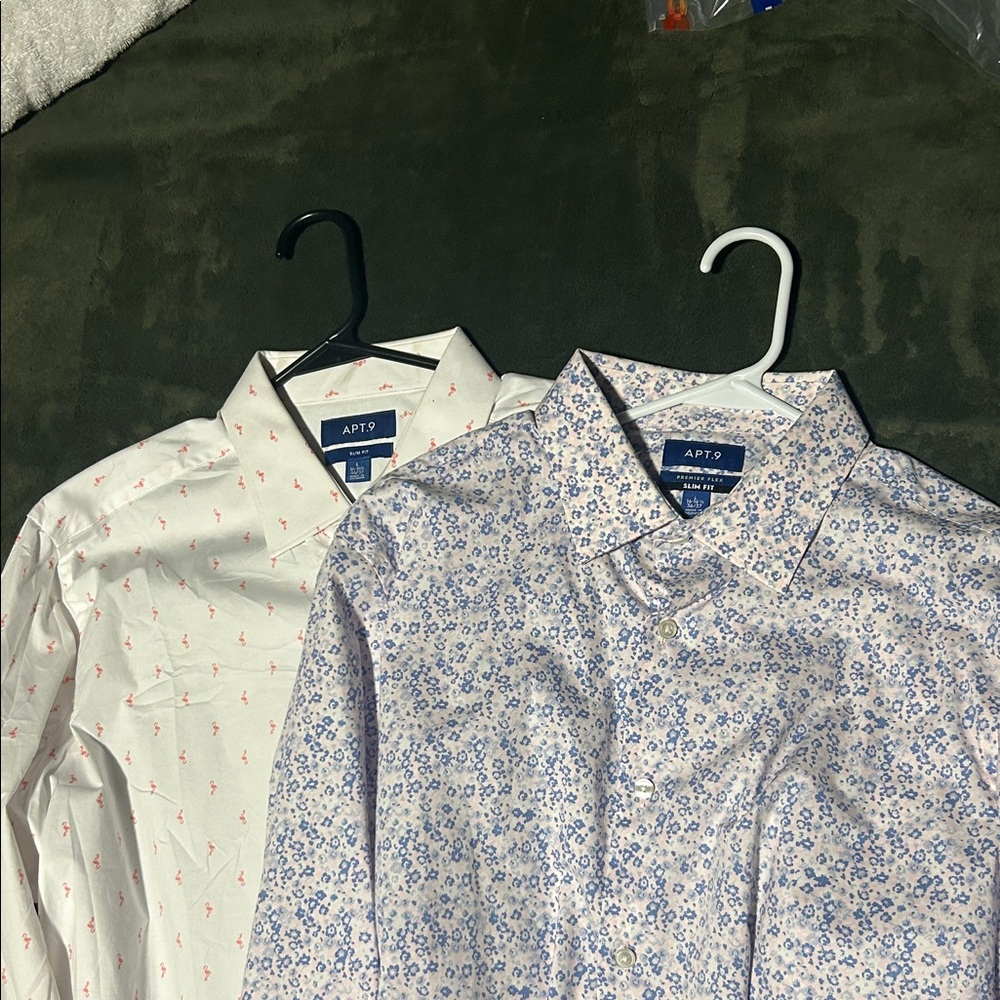 Apt 9 men’s Large Slim Fit dress shirts.